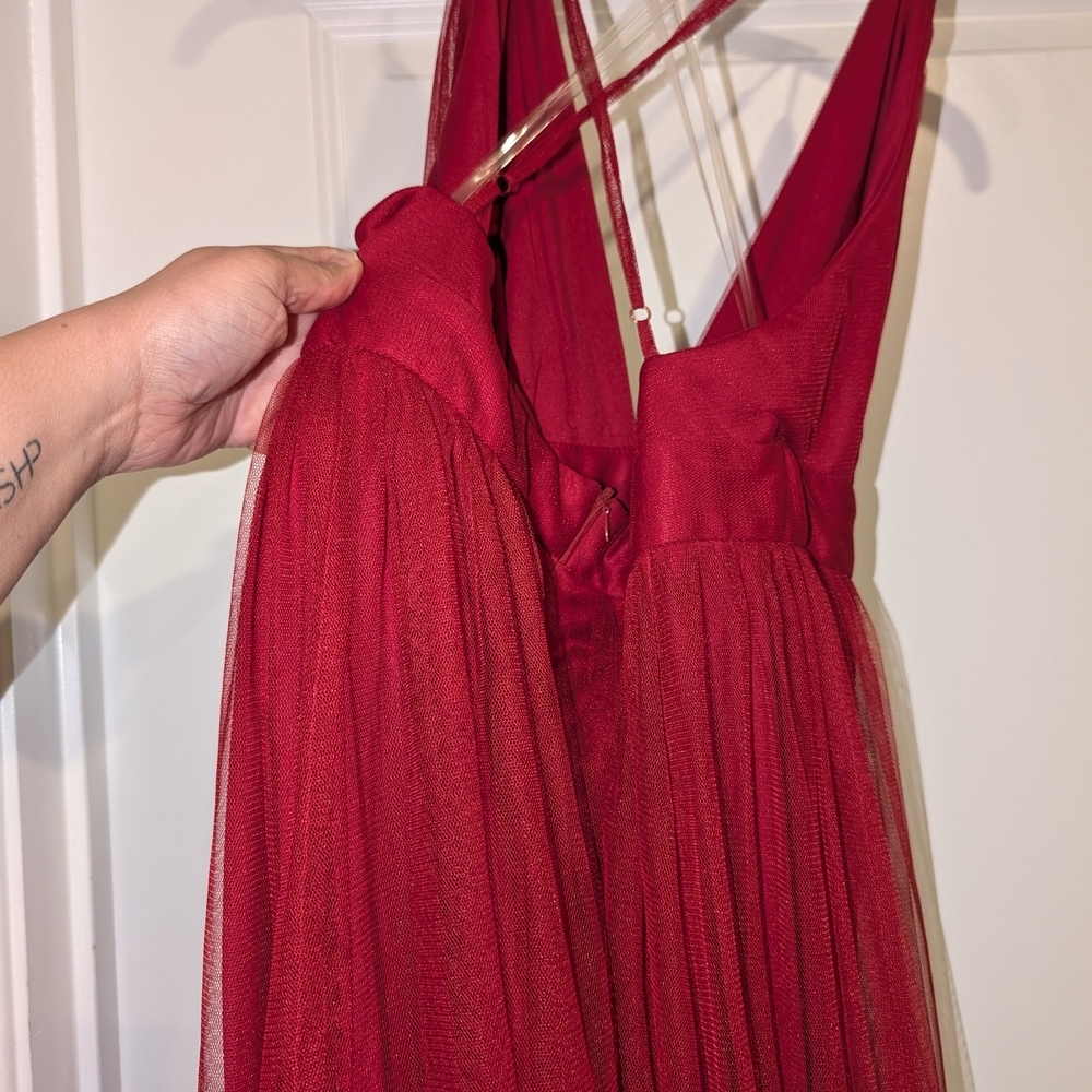 Elegant Red Gown - Picture 12 of 15